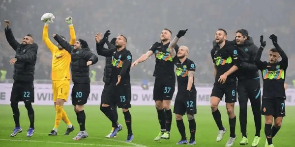 爆文标题：周日003意甲都灵VS莱切 保级生死战！12人伤病VS进攻哑火，小球稳了？