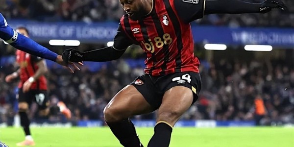 伊劳拉否认塞门约转会曼城，坚称还会继续为伯恩茅斯出战