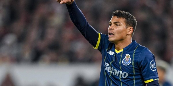 欧联：2-1击败德甲第4，穆帅争冠劲敌占先机，18岁葡萄牙新星破门